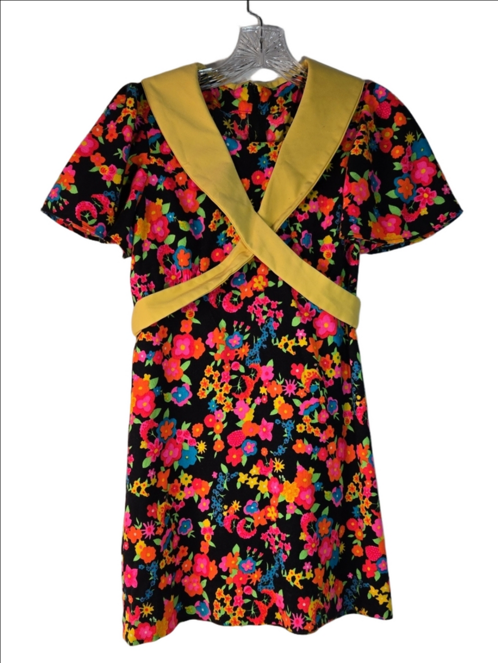 Vintage Vibrant Floral A-Line Mini Dress Flutter Sleeve Yellow Trim 1960-1970